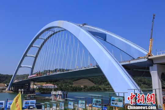 交通运输部：中秋国庆假期首日全国高速公路流量或将突破历史最高值
